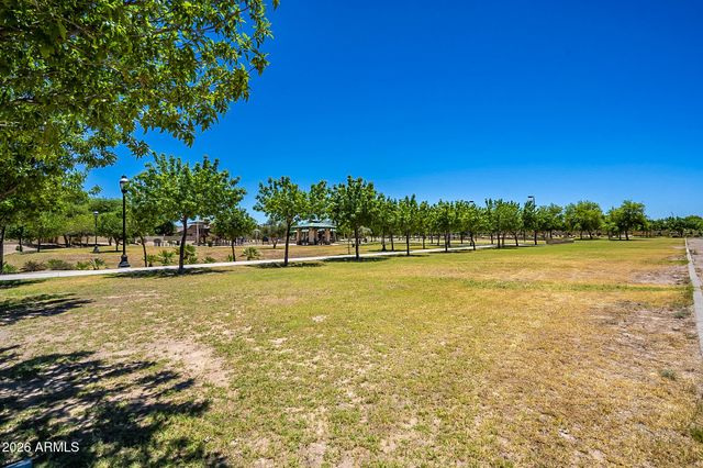 8602 W HELEN Lane, Glendale, AZ 85305