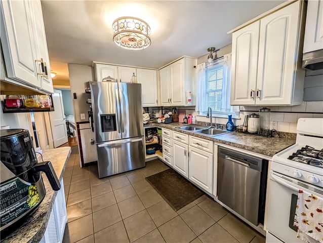 115 Davis Avenue, Cranston, RI 02910