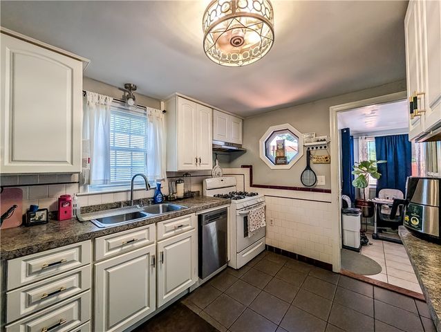 115 Davis Avenue, Cranston, RI 02910
