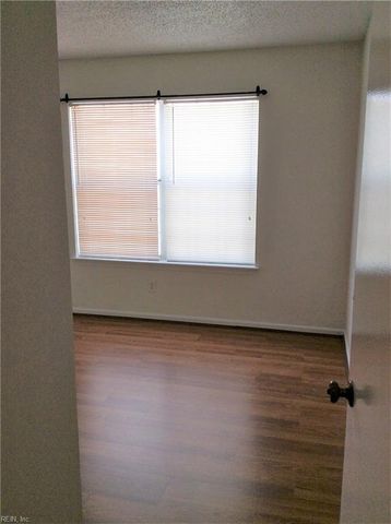 604 Shoreham Ct Apt 204, Virginia Beach, VA 23451