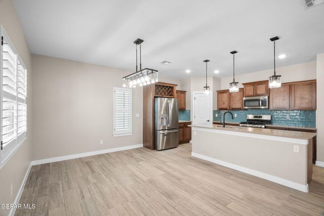 10013 Hueco Junction Road, Socorro, TX 79927