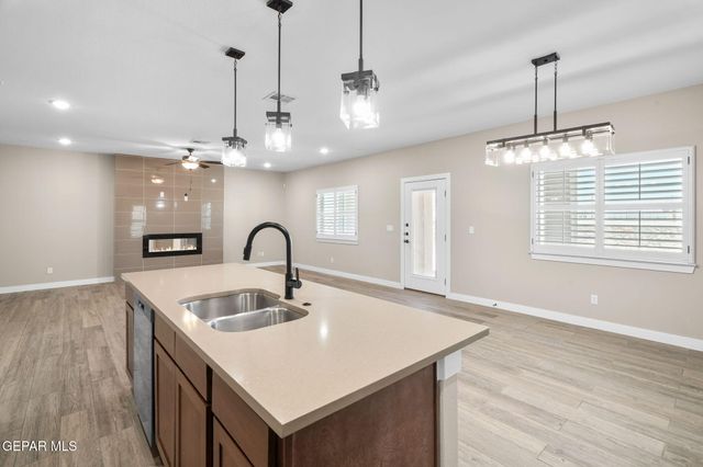 10013 Hueco Junction Road, Socorro, TX 79927