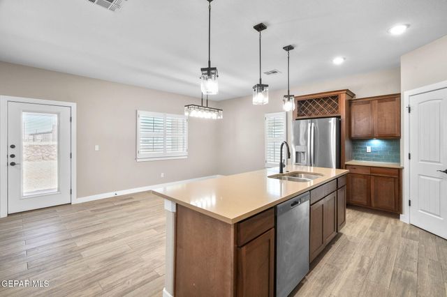 10013 Hueco Junction Road, Socorro, TX 79927