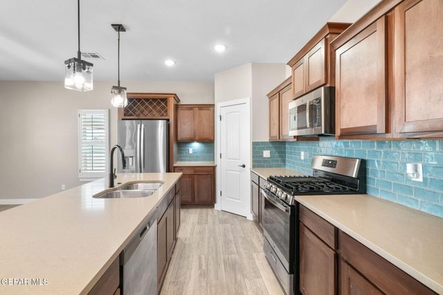 10013 Hueco Junction Road, Socorro, TX 79927