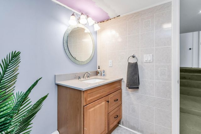 8 Alta Avenue, Salem, NH 03079