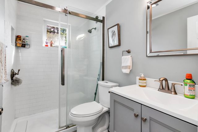 8 Alta Avenue, Salem, NH 03079