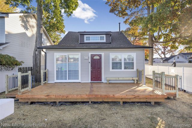 8665 Cooley Lake Road, Commerce Charter Township, MI 48382