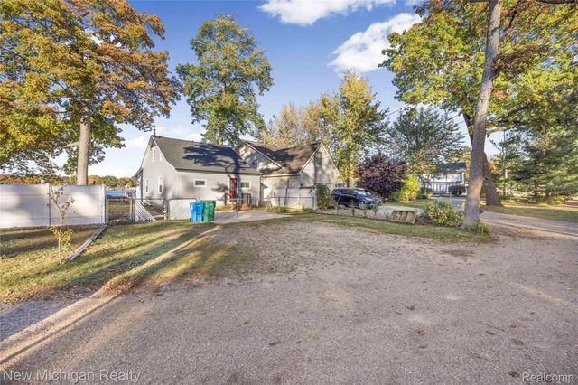 8665 Cooley Lake Road, Commerce Charter Township, MI 48382