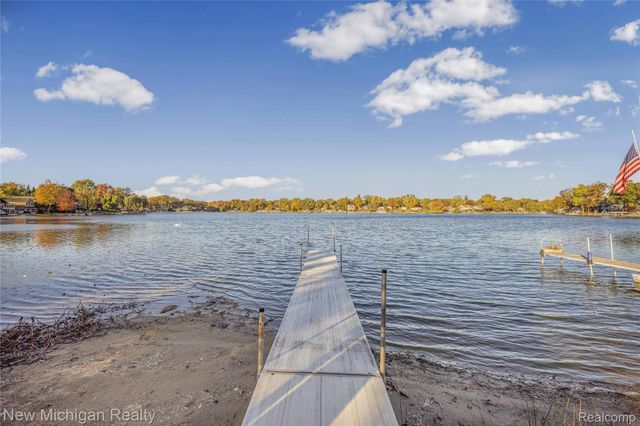 8665 Cooley Lake Road, Commerce Charter Township, MI 48382