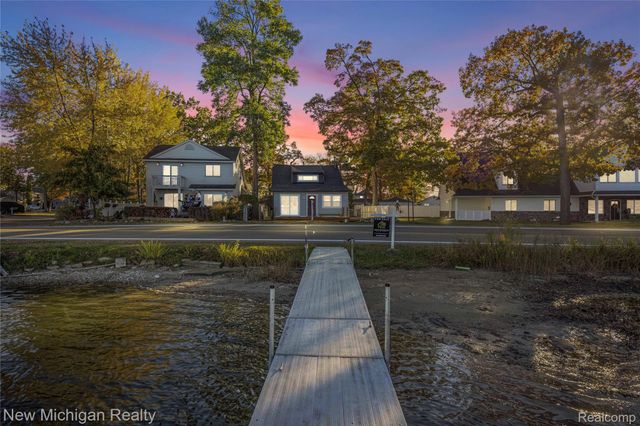 8665 Cooley Lake Road, Commerce Charter Township, MI 48382