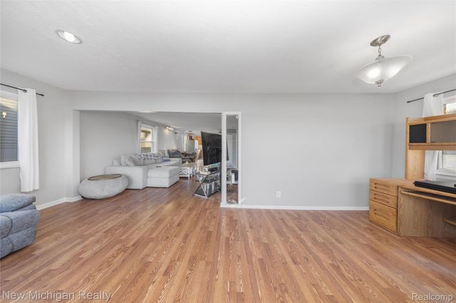 8665 Cooley Lake Road, Commerce Charter Township, MI 48382