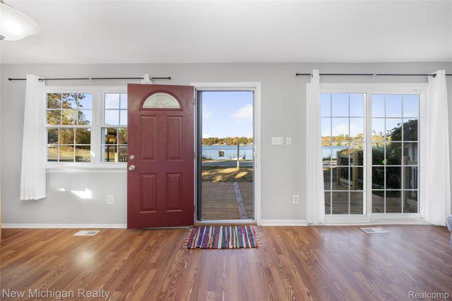 8665 Cooley Lake Road, Commerce Charter Township, MI 48382