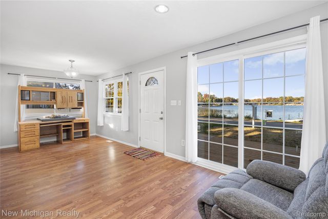 8665 Cooley Lake Road, Commerce Charter Township, MI 48382