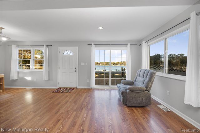 8665 Cooley Lake Road, Commerce Charter Township, MI 48382