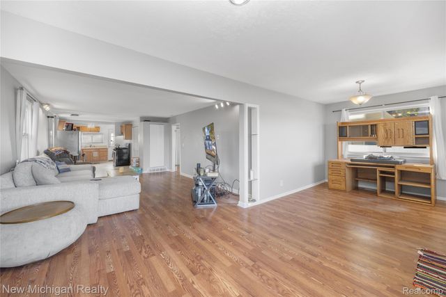 8665 Cooley Lake Road, Commerce Charter Township, MI 48382