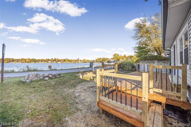 8665 Cooley Lake Road, Commerce Charter Township, MI 48382