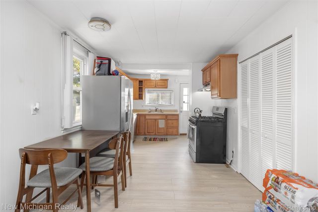 8665 Cooley Lake Road, Commerce Charter Township, MI 48382