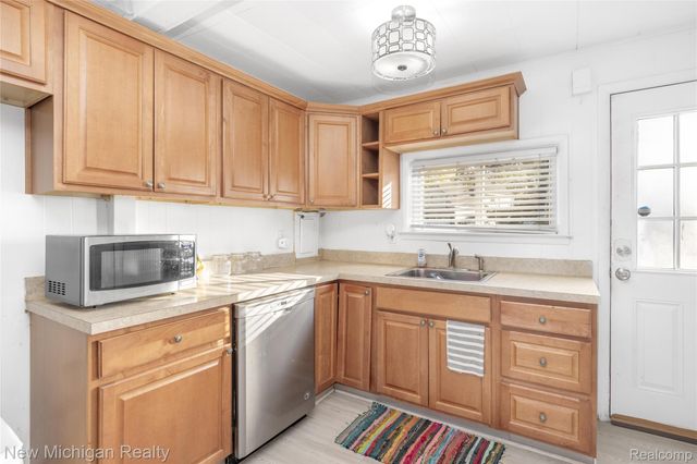 8665 Cooley Lake Road, Commerce Charter Township, MI 48382