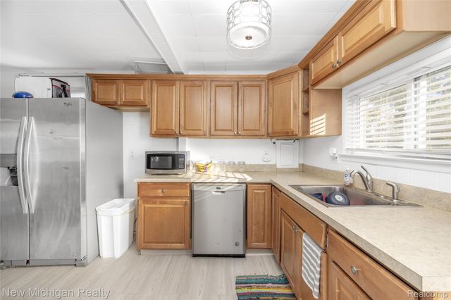 8665 Cooley Lake Road, Commerce Charter Township, MI 48382