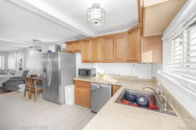 8665 Cooley Lake Road, Commerce Charter Township, MI 48382