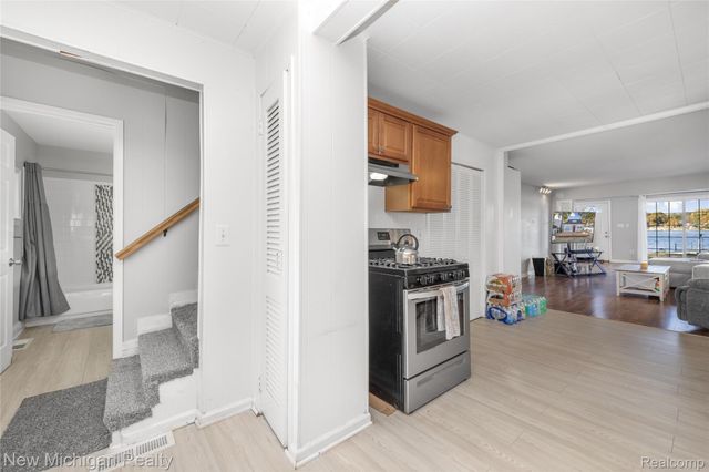 8665 Cooley Lake Road, Commerce Charter Township, MI 48382