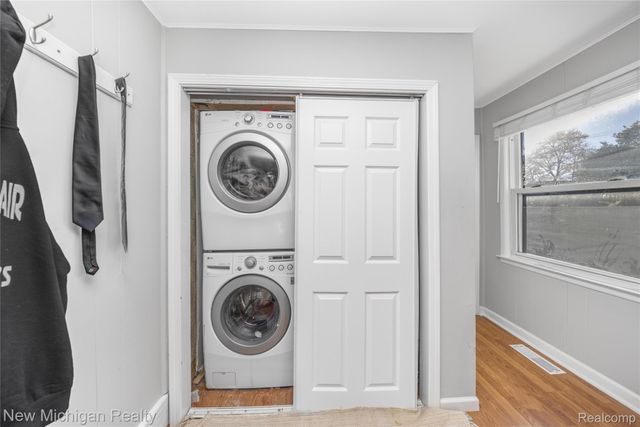 8665 Cooley Lake Road, Commerce Charter Township, MI 48382