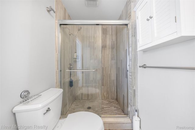 8665 Cooley Lake Road, Commerce Charter Township, MI 48382