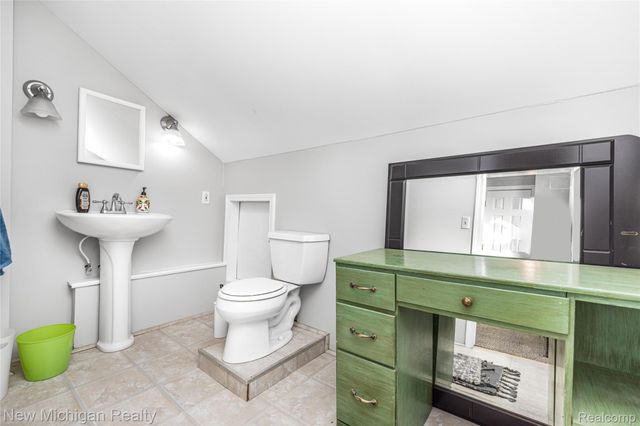 8665 Cooley Lake Road, Commerce Charter Township, MI 48382