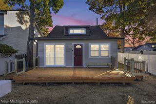 8665 Cooley Lake Road, Commerce Charter Township, MI 48382