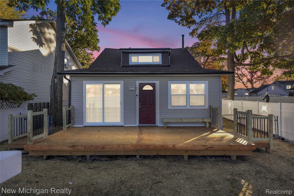 8665 Cooley Lake Road, Commerce Charter Township, MI 48382