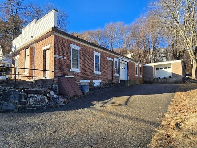 53 Houghton St, Hudson, MA 01749