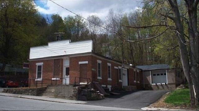 53 Houghton St, Hudson, MA 01749