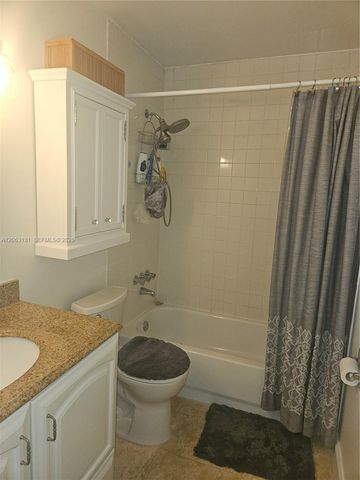 3037 NE 13th Avenue, Oakland Park, FL 33334