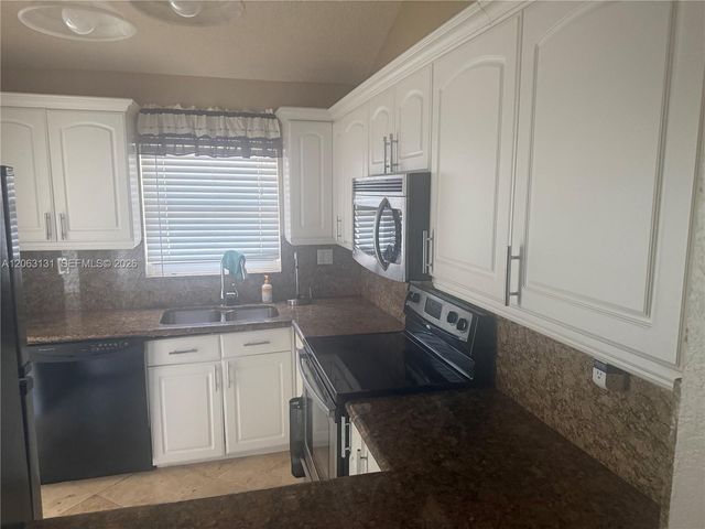 3037 NE 13th Avenue, Oakland Park, FL 33334
