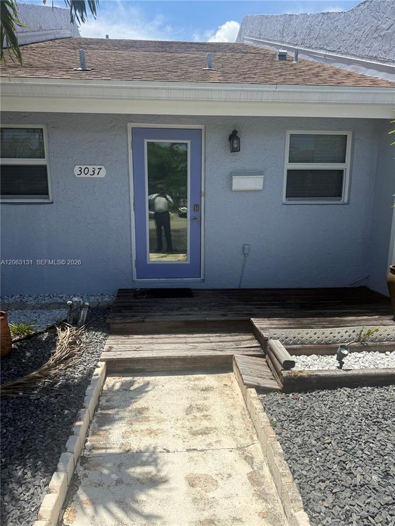 3037 NE 13th Avenue, Oakland Park, FL 33334