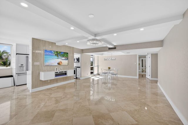 5380 N Ocean Drive 3b, Singer Island, FL 33404