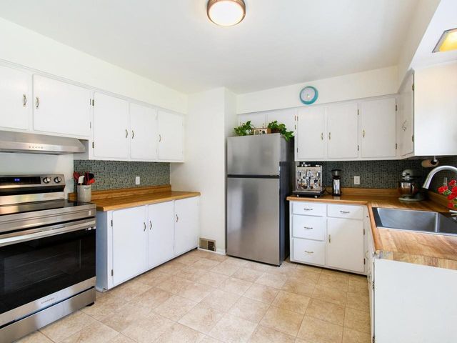 42 Hardy Avenue, Burlington, VT 05408