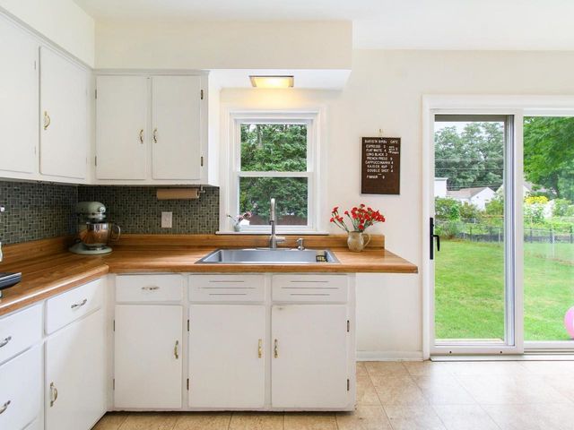 42 Hardy Avenue, Burlington, VT 05408