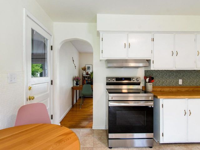 42 Hardy Avenue, Burlington, VT 05408