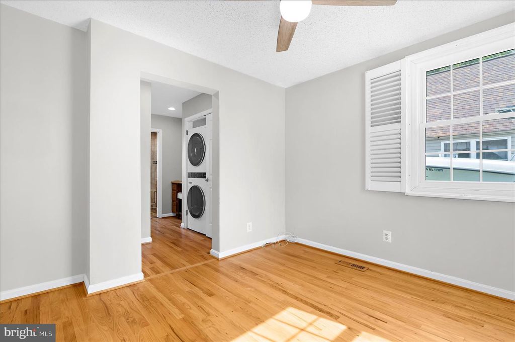 Image 14 of property listing at 3303 GRACE RD, Sparrows Point, MD 21219