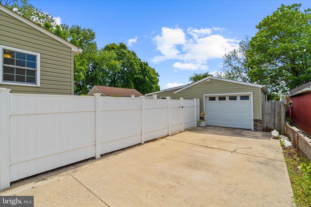 Image 34 of property listing at 3303 GRACE RD, Sparrows Point, MD 21219