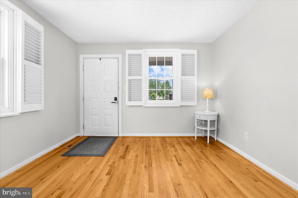 Image 8 of property listing at 3303 GRACE RD, Sparrows Point, MD 21219