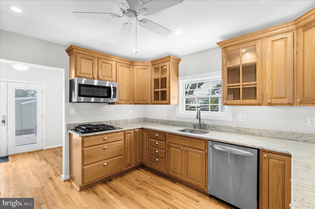 Image 9 of property listing at 3303 GRACE RD, Sparrows Point, MD 21219