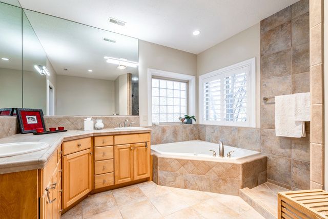 3252 SUNSET HOLLOW DR, Bountiful, UT 84010