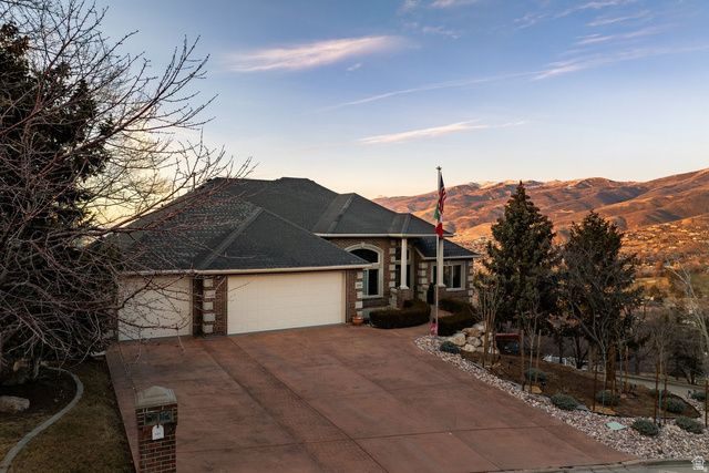 3252 SUNSET HOLLOW DR, Bountiful, UT 84010