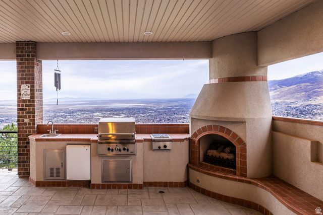 3252 SUNSET HOLLOW DR, Bountiful, UT 84010