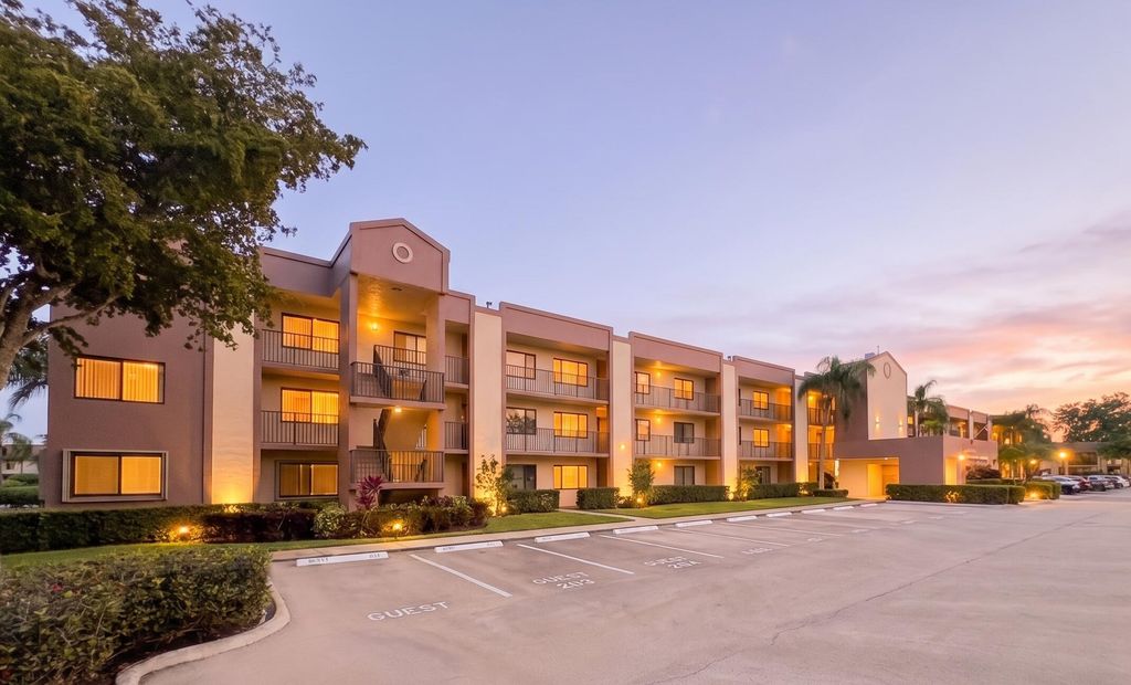 10641 W Clairmont Circle, Tamarac, FL 33321