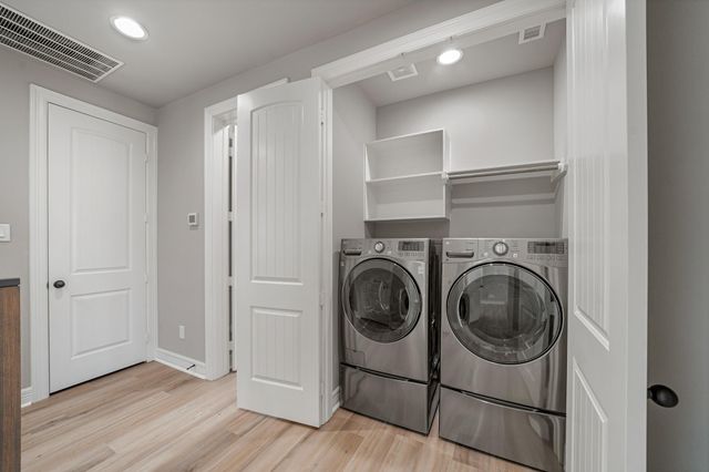1307 Upland Retreat Blue Place, Houston, TX 77043