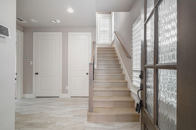 1307 Upland Retreat Blue Place, Houston, TX 77043