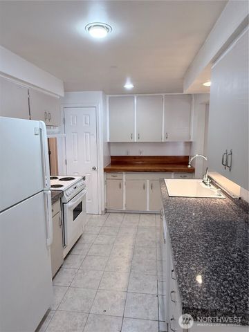 5622 202nd Street SW, Lynnwood, WA 98036